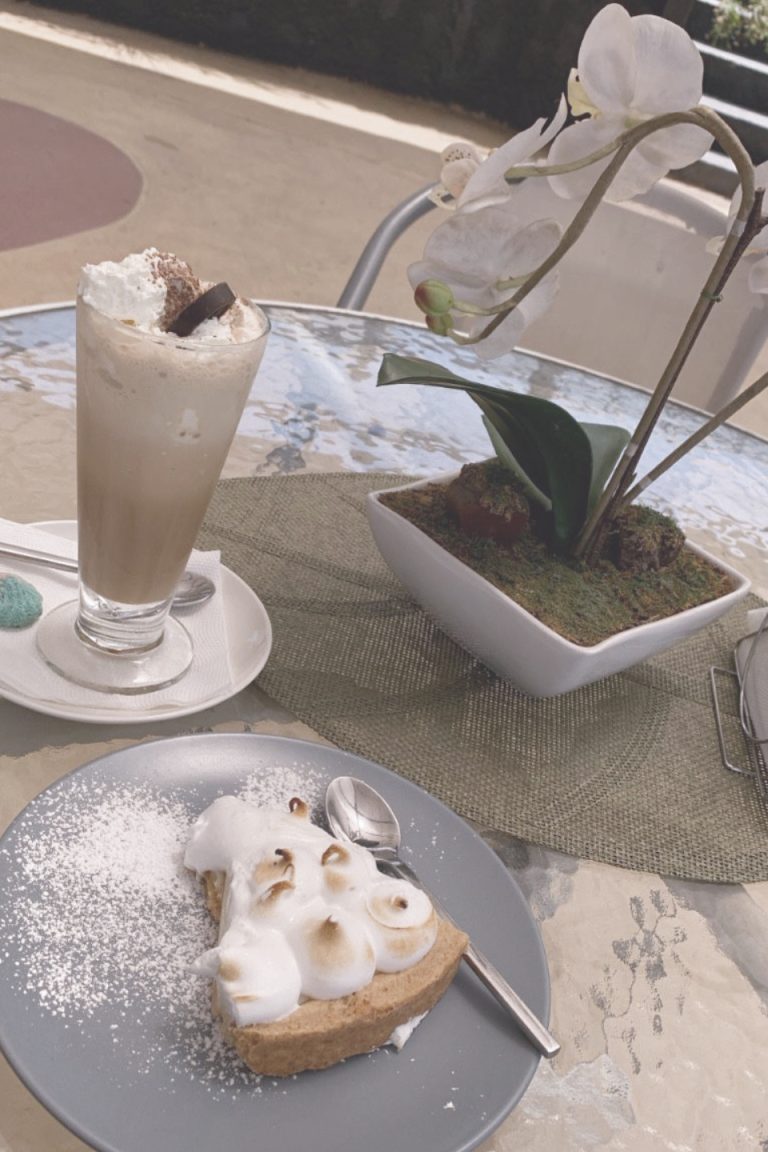 lounge cafe